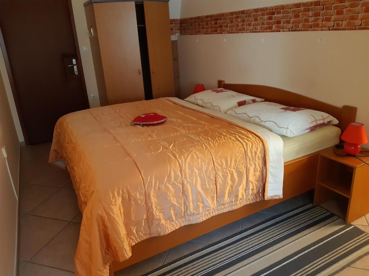 Apartma Na Starem Placu 이드리야 외부 사진