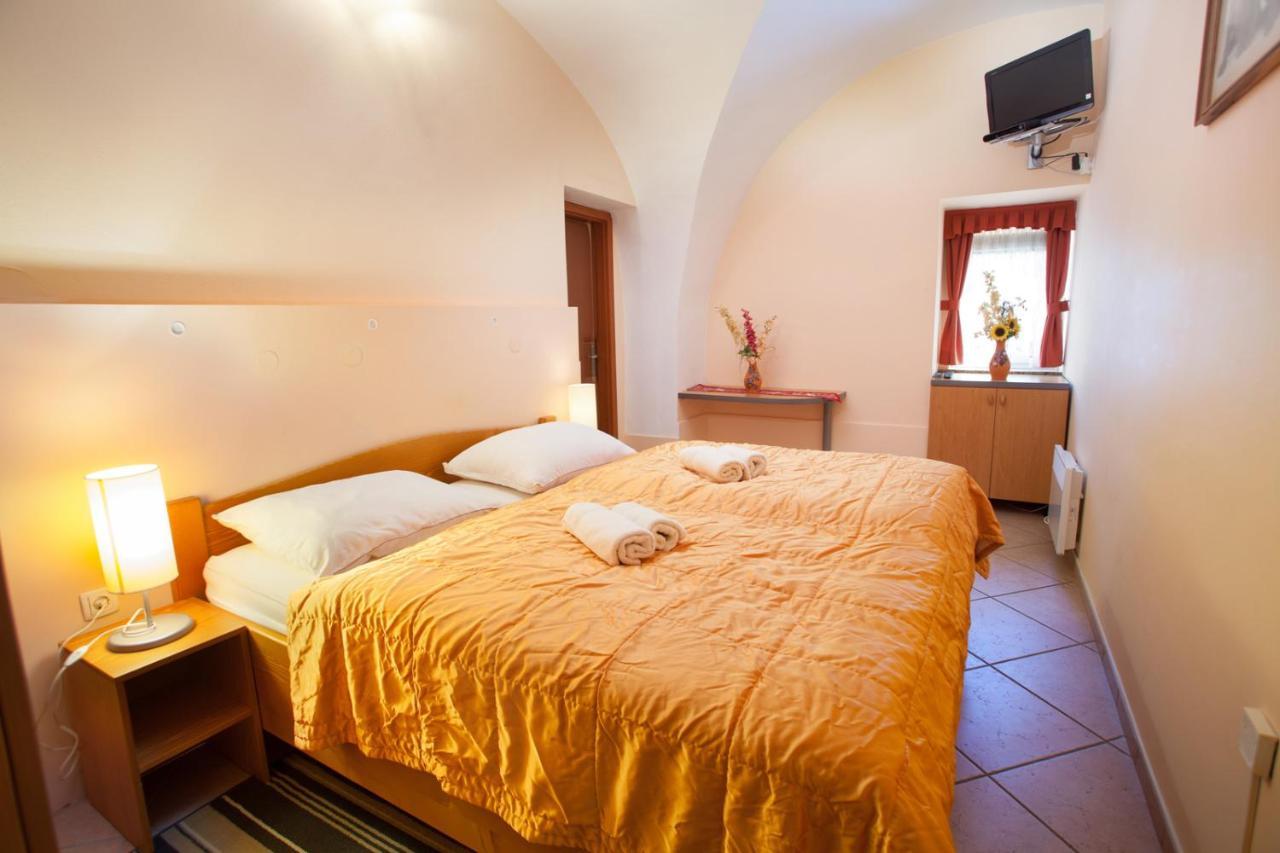 Apartma Na Starem Placu 이드리야 외부 사진
